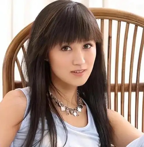 作为知名演员,鲍蕾参演了多部备受喜爱的影视作品,如《红色警戒》