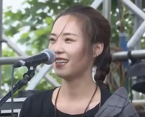 云朵被师父刀郎养育10年连登春晚为师父打抱不平一雪前耻