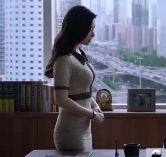 精英律师栗娜朱珠同款衣服杏色翻领蕾丝连衣裙夏淑女修身包臀裙子