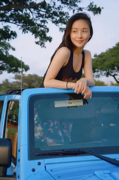 刘梦珂夏威夷之行,演绎海风味浪漫夏日