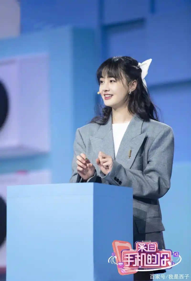 郑爽"人间美少女"蝴蝶结新造型惊艳亮相