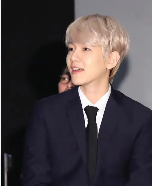 不愧是行走的画报边伯贤时尚穿搭舒服又帅气网友理想型男友