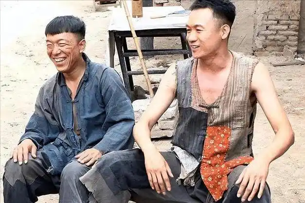 高虎:14岁与黄渤拜把子,29岁爆红,40岁遭封杀,如今回大棚种地_人物