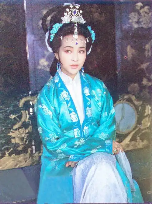 随心的通过书签栏工具采集于2020-04-24 16:03:55刘晓庆古装服饰随心