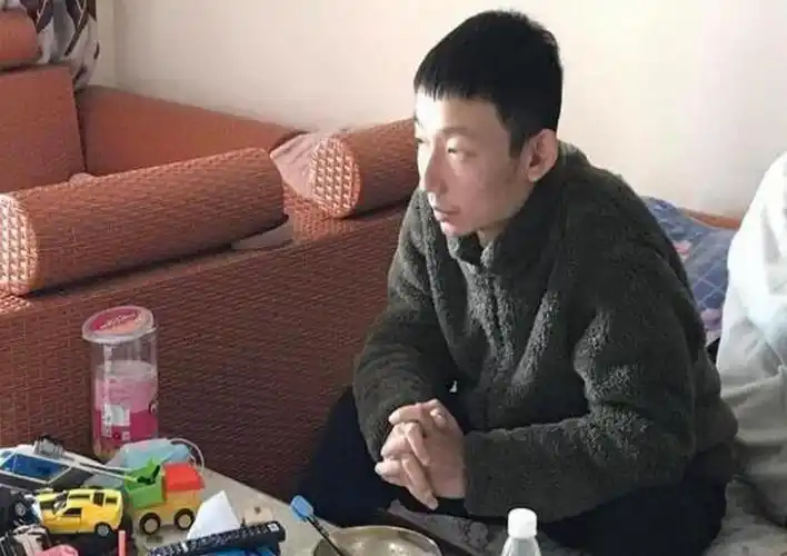 错换28年郭威舅舅表示事到如今赔偿和房产还没确认许敏被人欺负