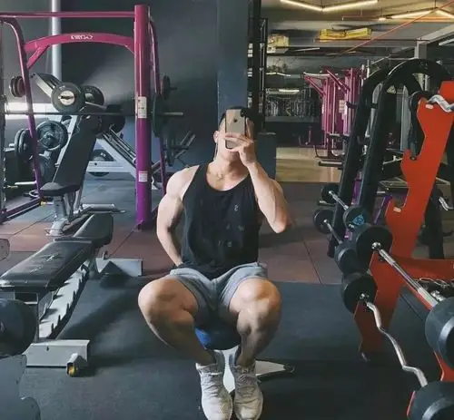 健身房捕捉到的天菜小哥哥扑倒吧