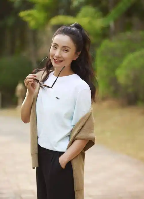 小陶虹年轻时的照片:脸上的这抹笑容让无数人动心_时候_女子_形象