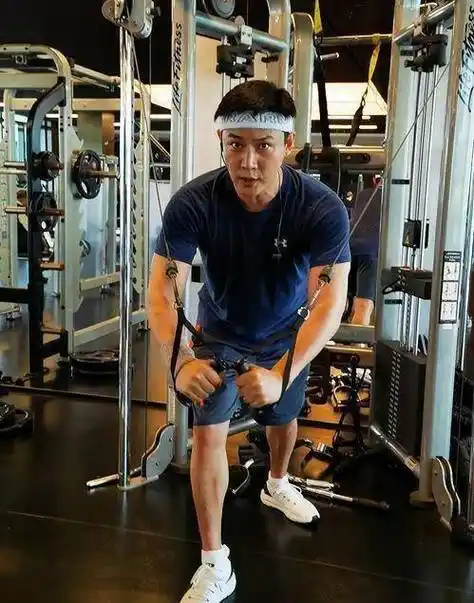 陆毅:年纪大了看重健康,46岁生日当天一头扎进健身房用运动庆生_鲍蕾