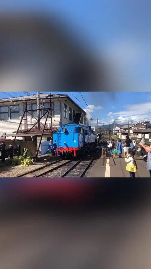 来欣赏下真正的托马斯小火车吧