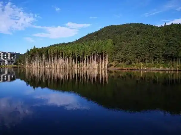 内蒙之珠,月亮湖风景区震撼登场.探秘沙漠深度旅游胜地!