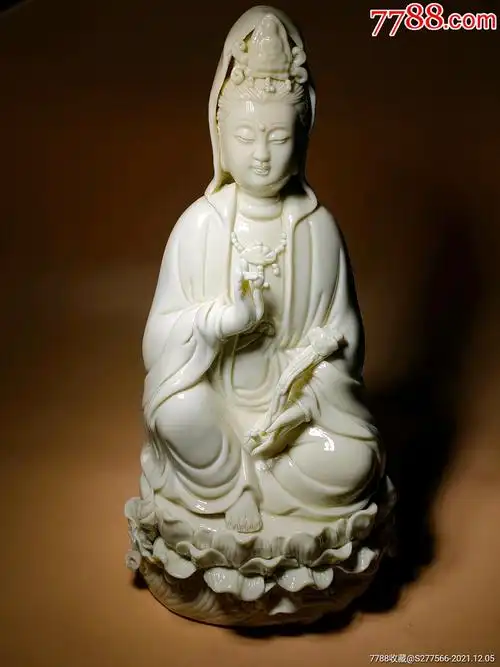 创汇时期的名家"何朝宗"款德化窑牙白瓷塑观音像