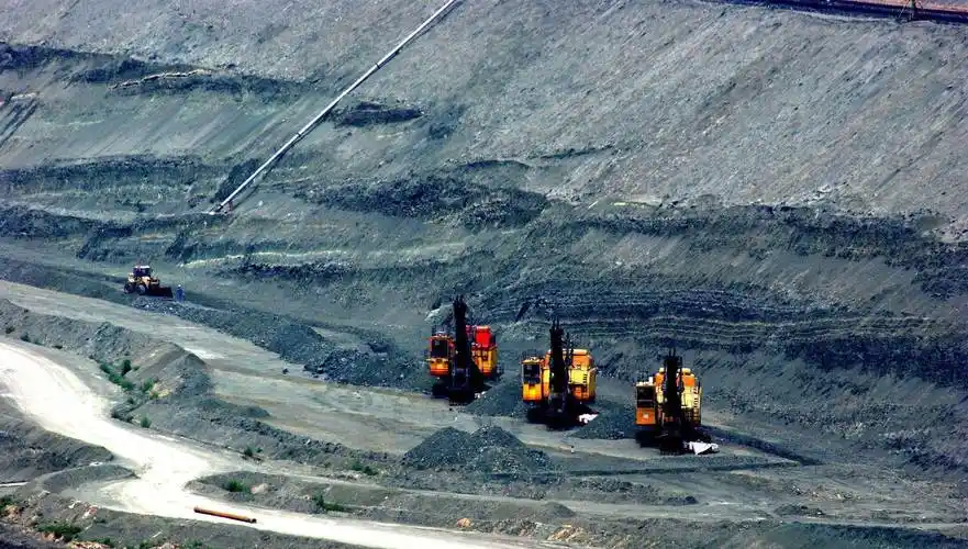 我国第一露天煤矿,煤层厚达55米,开采118年后变成了什么样子?