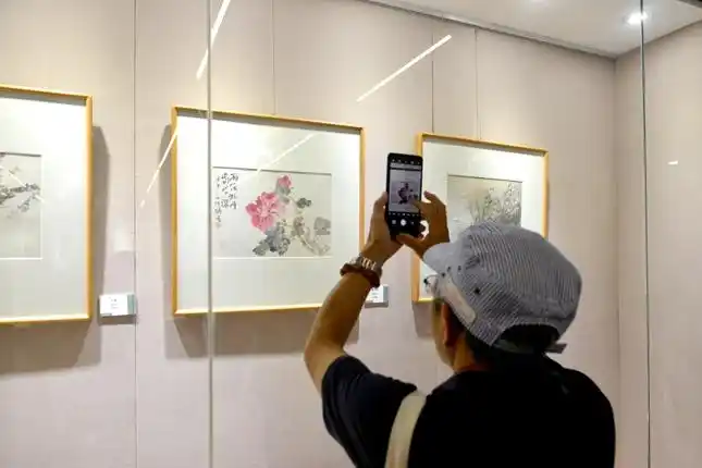 吴绶镐花鸟画展在上海朵云轩举行