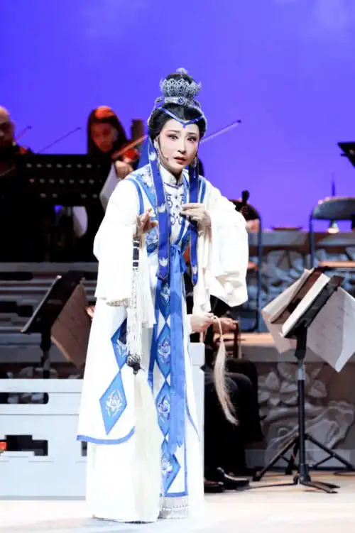 《女驸马·洞房》善解人意的公主谢群英饰王秀英越剧《碧玉簪·归宁》