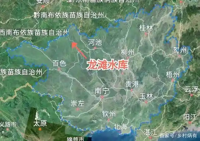 大坝横跨红水河,蓄水主要来自红水河. 龙滩水库大坝耸立在两山之