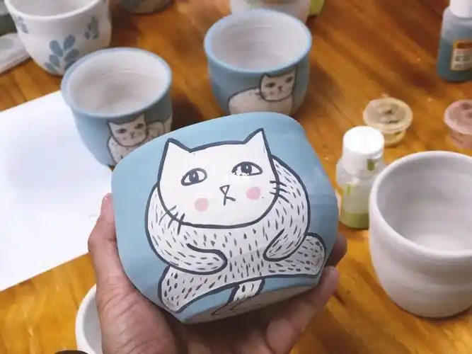 陶艺    做个杯子 自己画 自己烧 然后多喝水