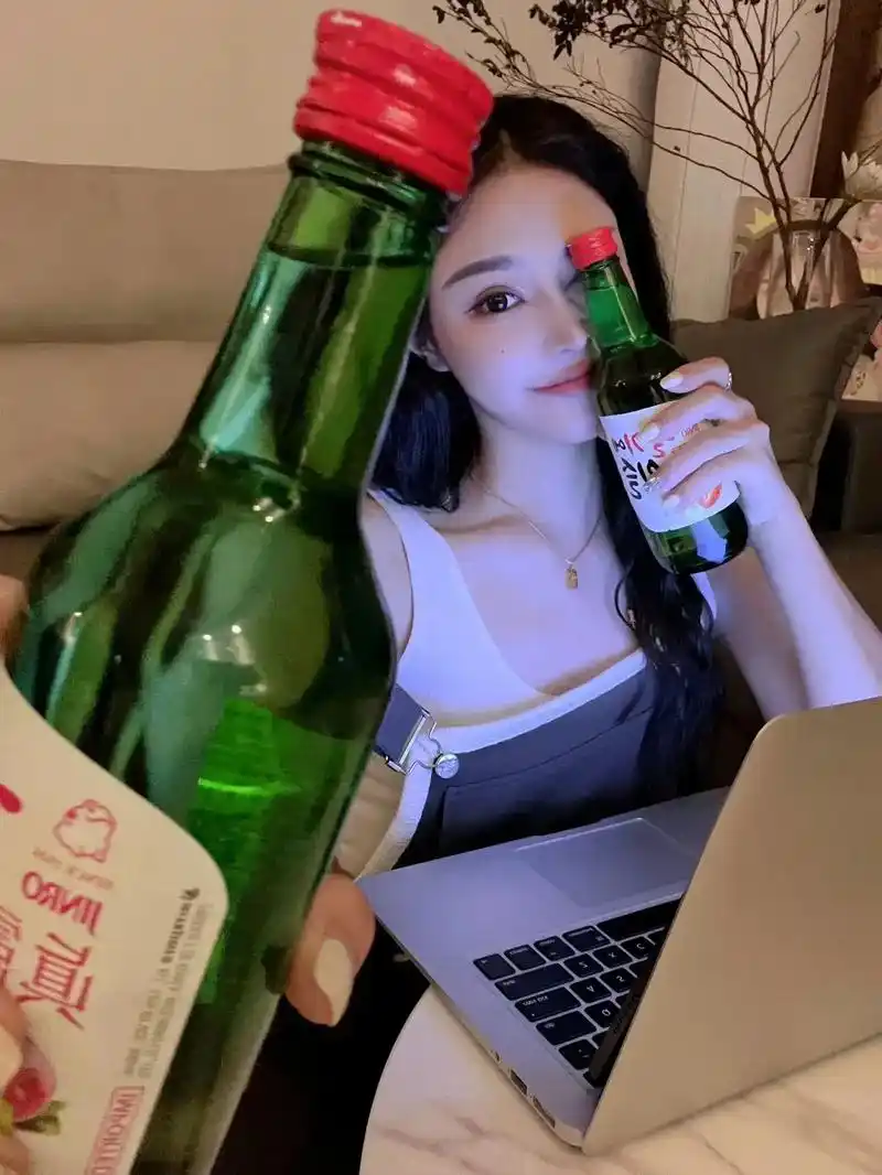 别的女孩子喝酒是为了放松灵魂,你喝酒是纯纯活够了,你是喝酒去 - 抖