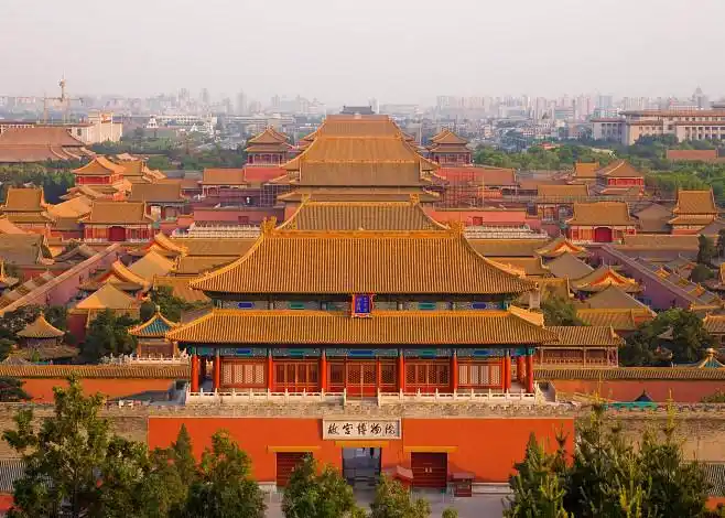 北京故宫是中国明清两代的皇家宫殿,旧称为.