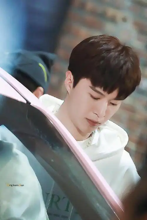 201027范丞丞综艺录制饭拍多图预警捉一只歪头笑软乎乎的顺毛小奶丞