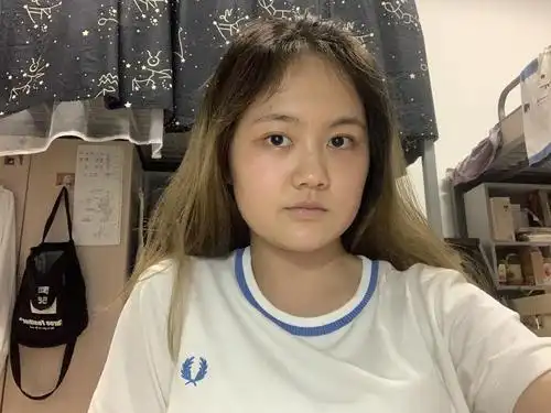 女大学生因不知道自己适合什么风格啃床多图慎入