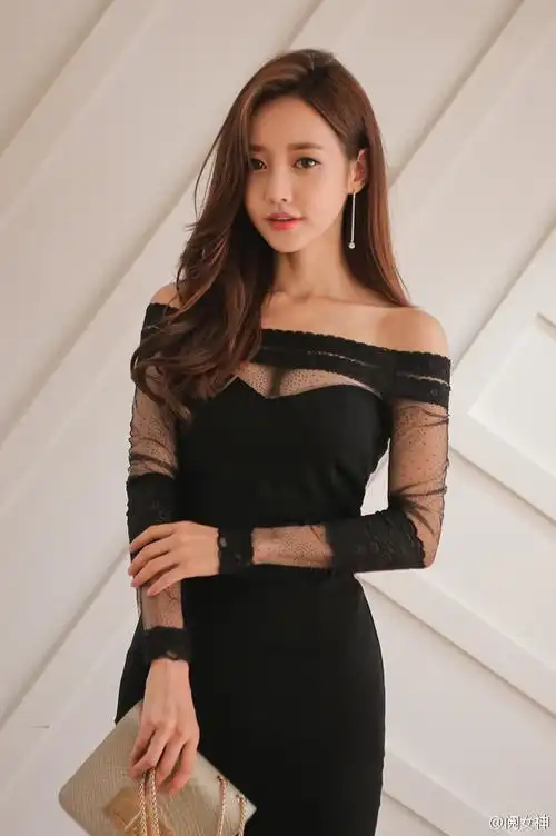 气质卷发美女蕾丝包裙酥胸隐现喷血诱人性感写真图片