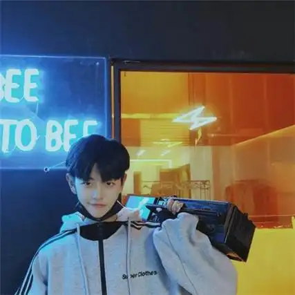 男生潮流帅气朋友圈背景图_精选时尚男生图片素材