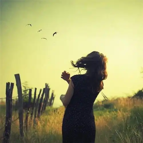 欧美伤感女生背影唯美意境头像图片