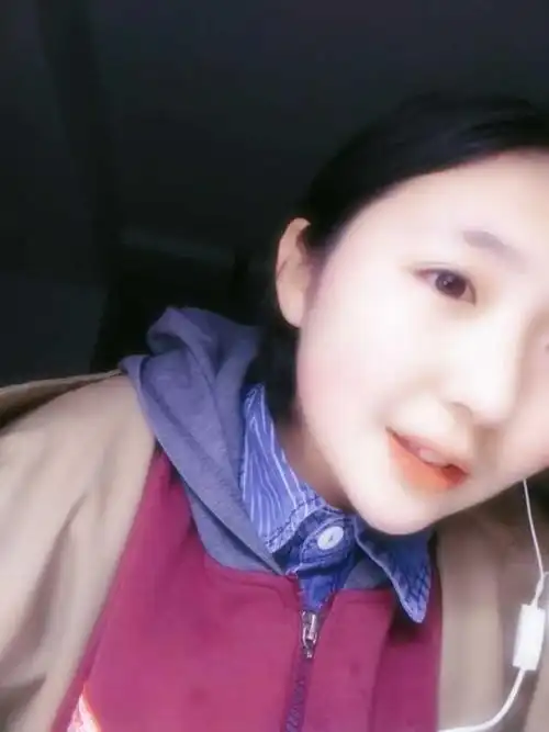 女生自拍的素颜照可以美到什么程度?