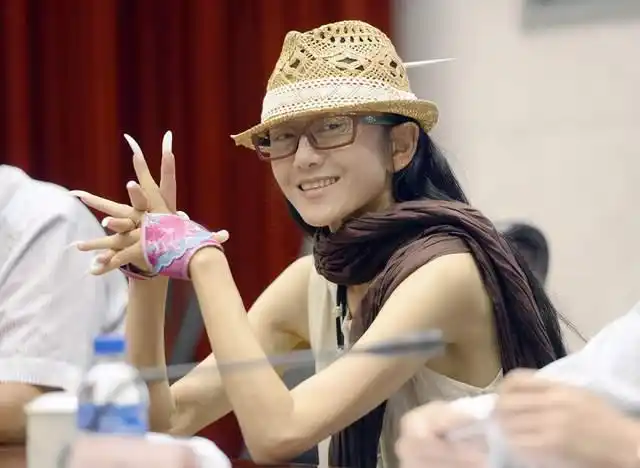 杨丽萍素颜的样子有点让人心疼,不仅没有精神头,还有点太消瘦了