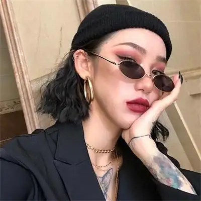 由美头网整理发布,女生头像频道提供更多与2022,唯美,戴墨镜,超拽