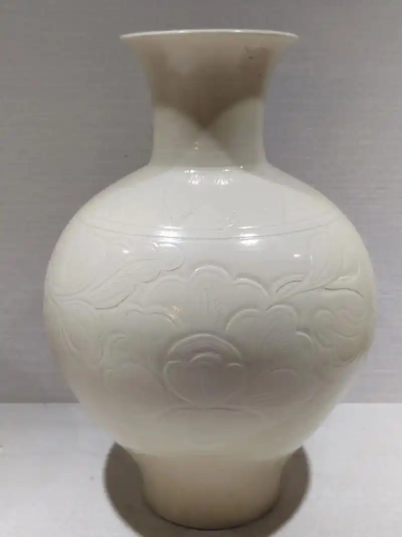 宋代尚食局定窑精品瓷器欣赏.于定窑"尚食局"款瓷器的年代,有 - 抖音