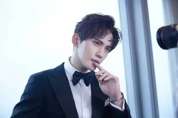 曝演员徐正溪退圈原因,背景被扒是富二代,姑姑是汤臣一品董事长_网友