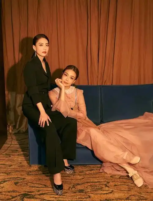 用强势来形容霍汶希并不准确,围观群众更嗑的是她身上那股"姬圈大佬"