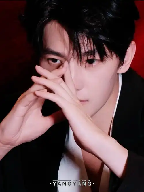 #杨洋龙年第一张自拍#