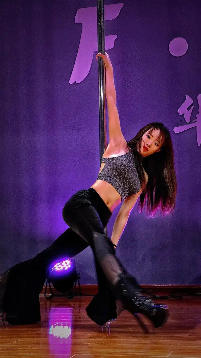 一起做个又酷又飒还性感的女生吧#成人零基础舞蹈 - 抖音