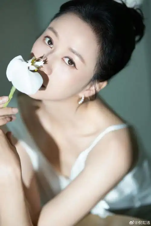 去年国剧盛典,倪虹洁也是靠这个角色拿下了年度优秀演员.