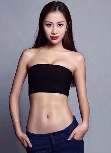 孙悦夫妇庆结婚4周年陈露晒优雅内衣写真