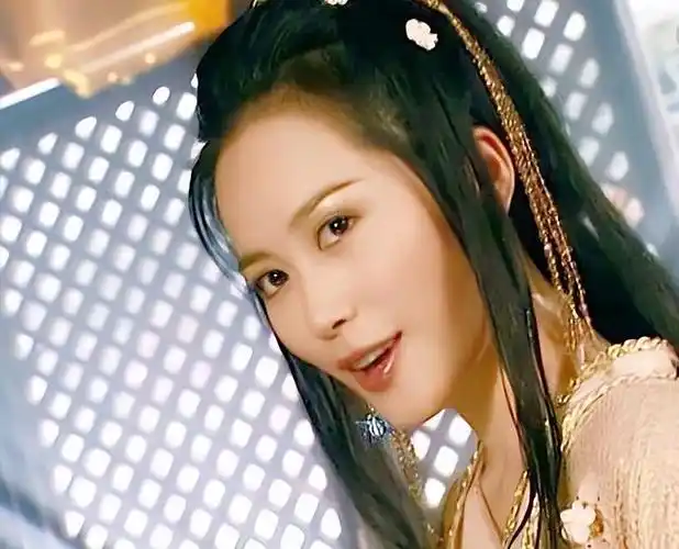 上世纪90年代,香港武侠剧在内地盛行,当时的影视行业涌现出了不少优秀