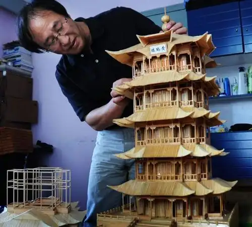 他设想还将用牙签搭出外滩"万国建筑博览群"的所有建筑