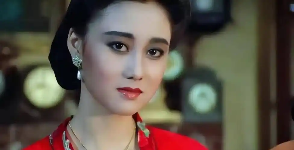 作为香港时尚宠儿,利智的时尚为何既漂亮又有高级感还很耐看?