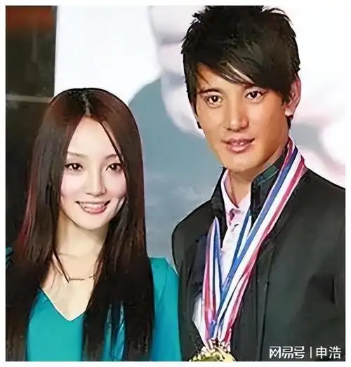 李小璐:被骂五年,现在曝出和贾乃亮穿情侣装,两人要复合了吗