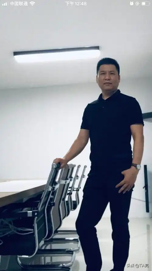 求40左右那种帅帅酷酷的大叔照片