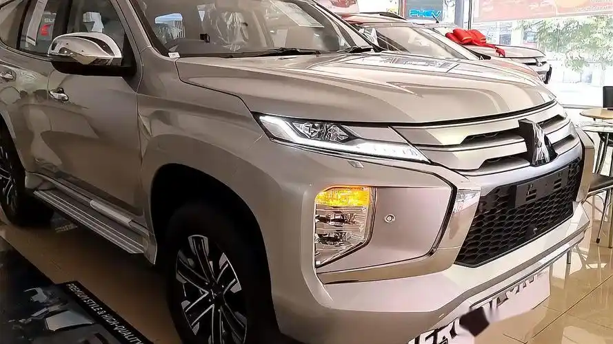 新车到店,实拍2021款三菱帕杰罗sport 2.4d版