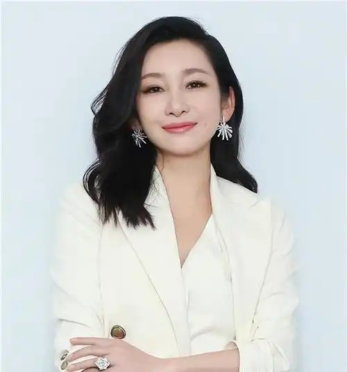 北京时间11月1日下午我国著名演员秦海璐最新消息