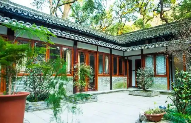 杭州民宿:锦上云宿·西湖北院预订-杭州西湖畔的中式风格江南小院