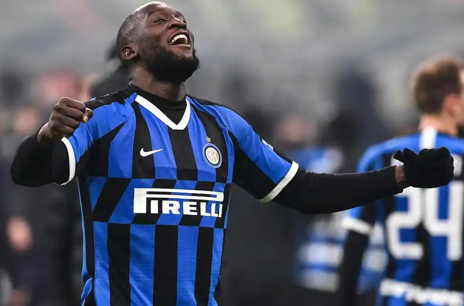 30场25球卢卡库狂吻国米队徽表忠心曼联酸吗