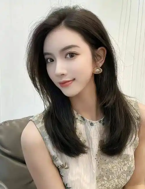 今年流行一种发型叫"锁骨发",洋气减龄显脸小,效果堪比整容