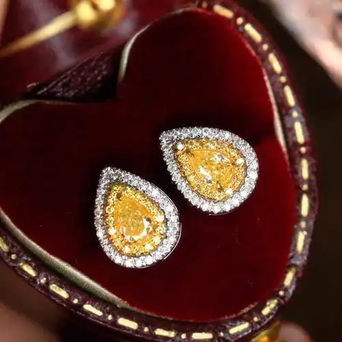 水滴款黄钻耳钉