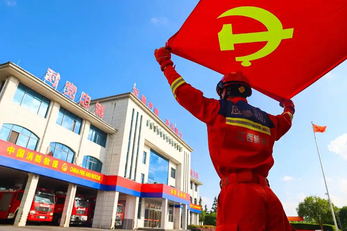 史上最全,我和旗帜合个影!#建党节 #我是消防员更是一名党员 - 抖音