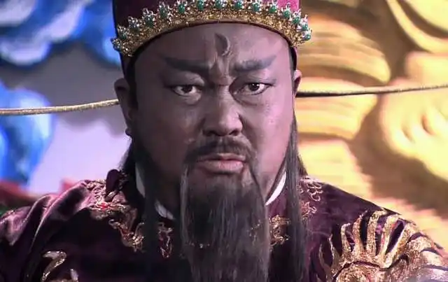 包拯病死的那天70岁老人为何在开封府前自杀只因晚来一步